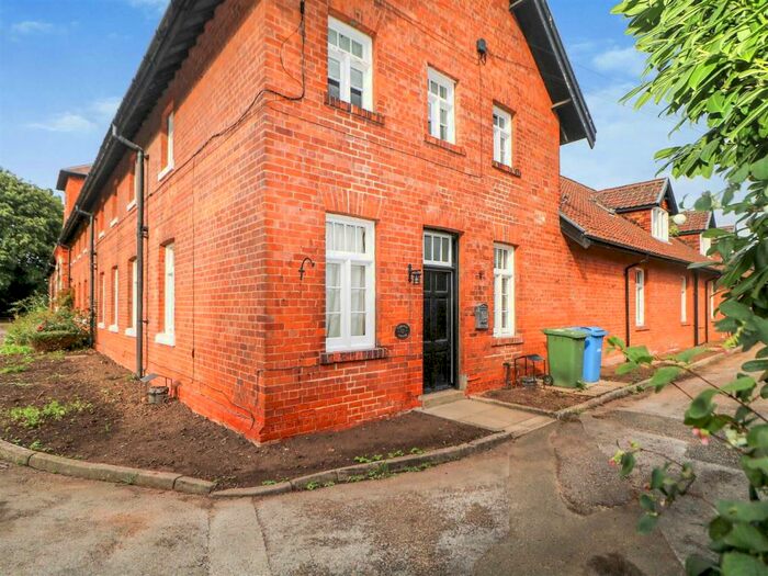 3 Bedroom End Of Terrace House To Rent In Stable Yard, Wiseton, DN10