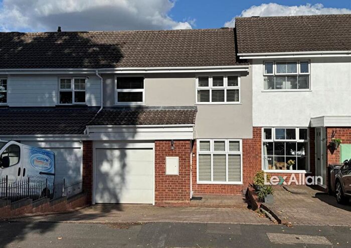 3 Bedroom Terraced House For Sale In Chiltern Close, Halesowen, B63