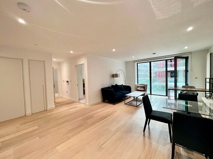 2 Bedroom Flat To Rent In Bonnet Street, London, E16