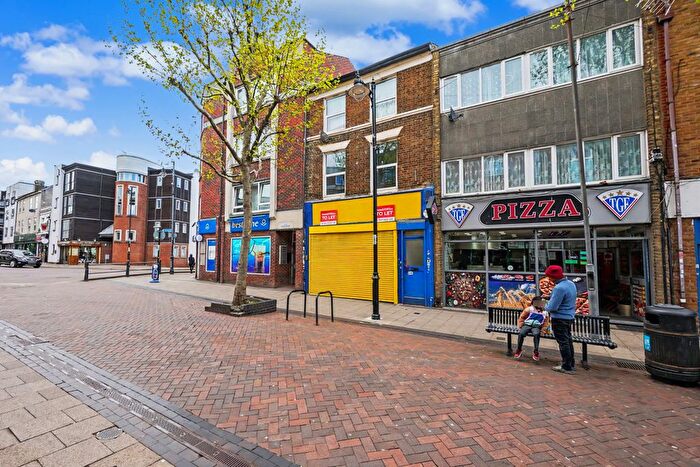 1 Bedroom Flat To Rent In High Street, ME7