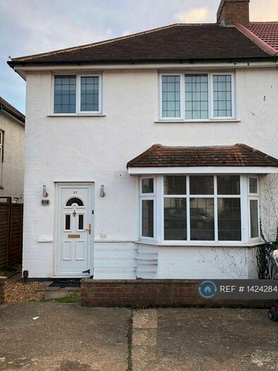 3 Bedroom Semi-Detached House To Rent In Slough, Slough, SL3