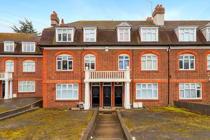 3 Bedroom Maisonette To Rent In Southcroft Road, London, SW16