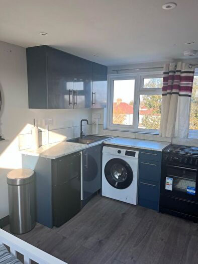 Studio To Rent In Brian Road, Chadwell Heath Romford, RM6