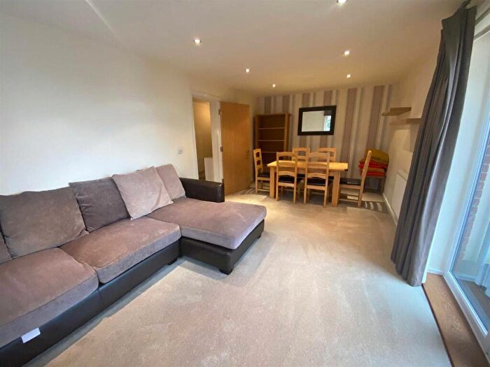 2 Bedroom Flat To Rent In Peacock Close, Mill Hill, NW7