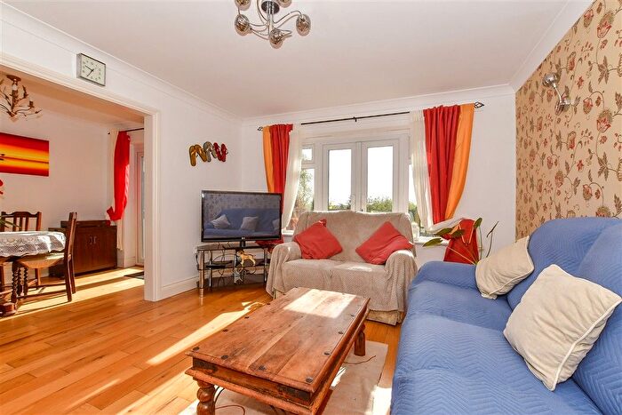 3 Bedroom Link Detached House For Sale In Robin Hood Lane, Lydd, Romney Marsh, Kent, TN29