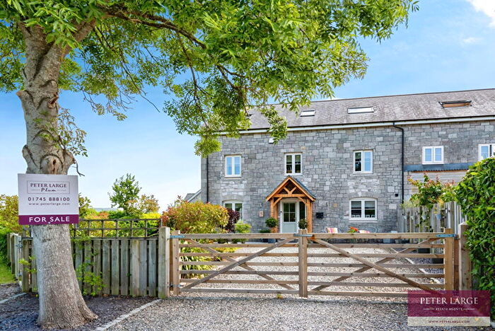 4 Bedroom End Of Terrace House For Sale In Pennant Farm, Prion Rd, Denbigh, Denbighshire, LL16