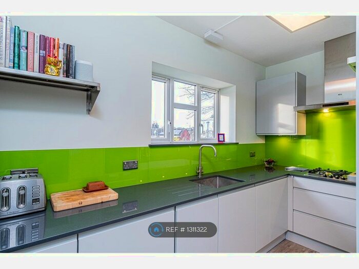 2 Bedroom Flat To Rent In Lochinvar Street, London SW12