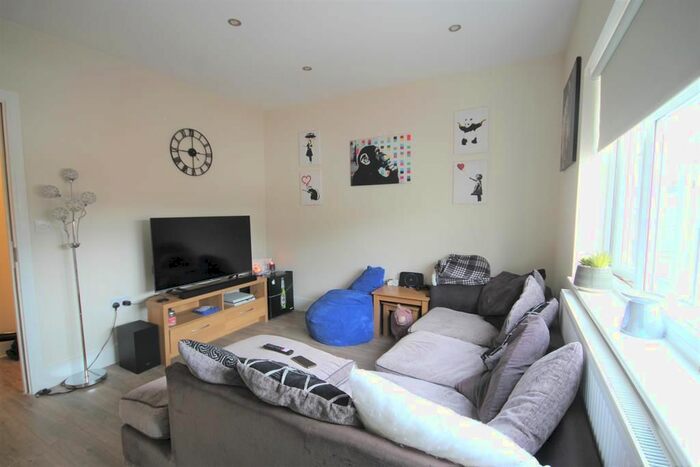 1 Bedroom Flat To Rent In London Road, East Grinstead, RH19