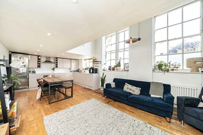 2 Bedroom Flat To Rent In Broadway Lofts, London, SW17