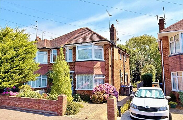 2 Bedroom Flat For Sale In Bruce Avenue, Worthing, West Sussex, BN11