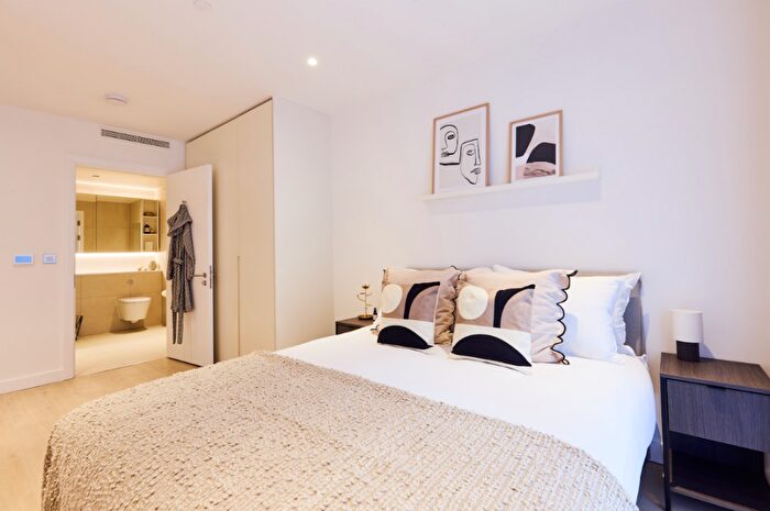 3 Bedroom Apartment To Rent In New Drum Street, Tower Hamlets, London, E1
