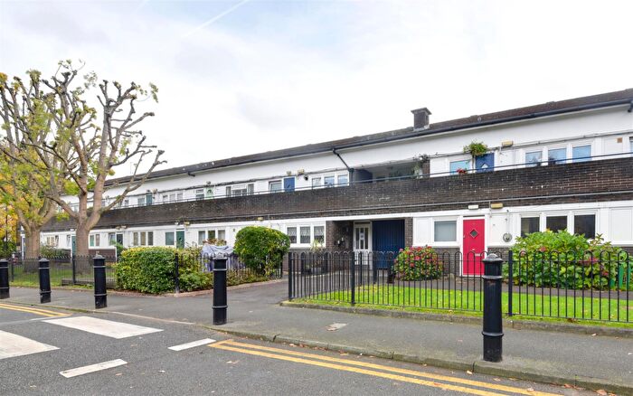 1 Bedroom Maisonette For Sale In Henfield Close, Archway, N19