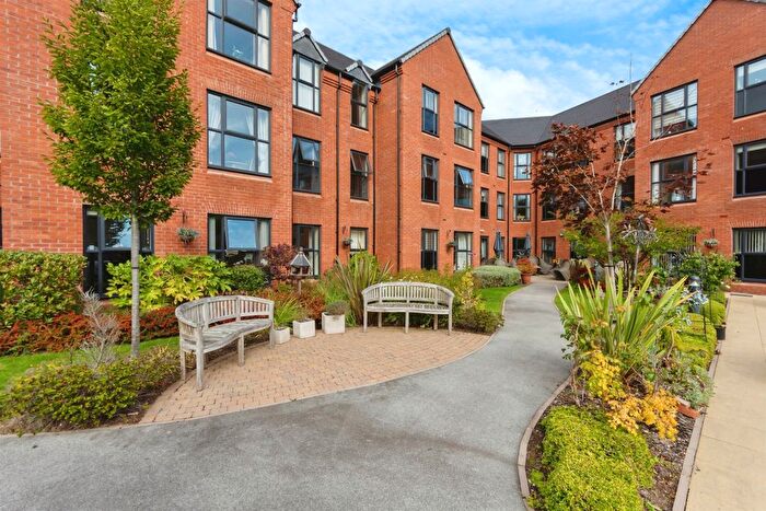 2 Bedroom Flat For Sale In Clive Road, Redditch, B97