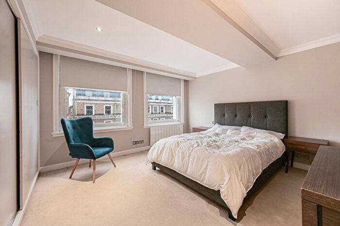 3 Bedroom Flat To Rent In Queens Gate Place, South Kensington, London, SW7