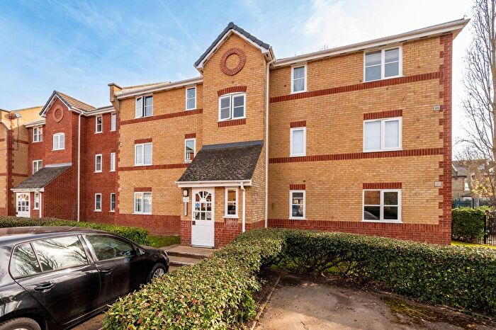 2 Bedroom Flat To Rent In Winery Lane, Kingston, Kingston Upon Thames, KT1