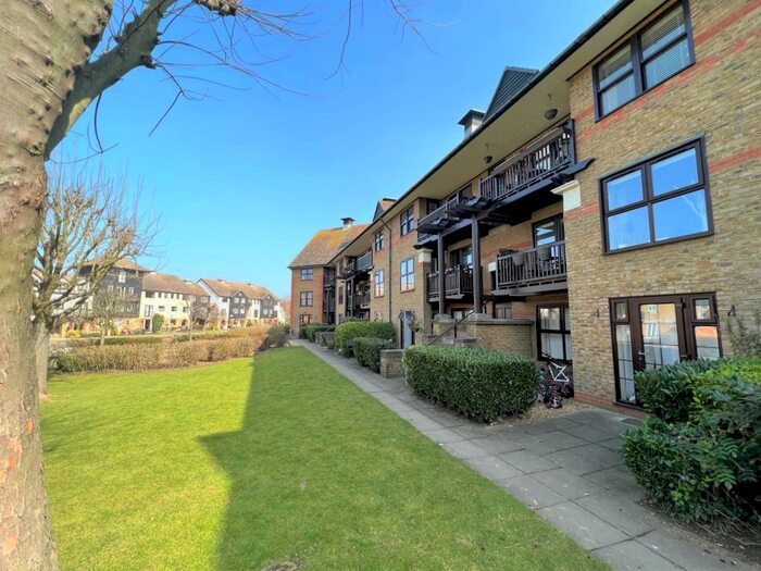 2 Bedroom Flat To Rent In Viaduct Road, Ware, SG12