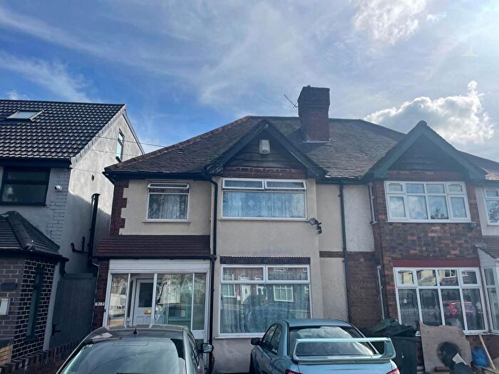 3 Bedroom Semi-Detached House To Rent In Alum Rock Road, Birmingham, West Midlands, B8