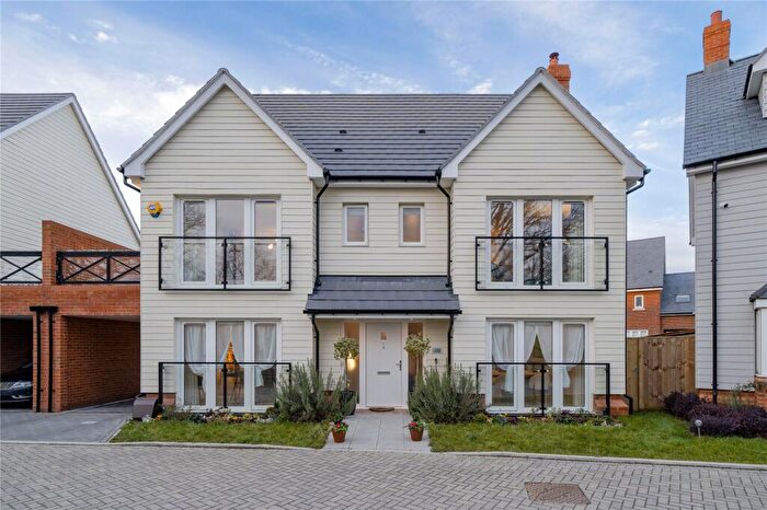 4 Bedroom Detached House For Sale In Lakeview Lane, Mytchett, Camberley, Surrey, GU16