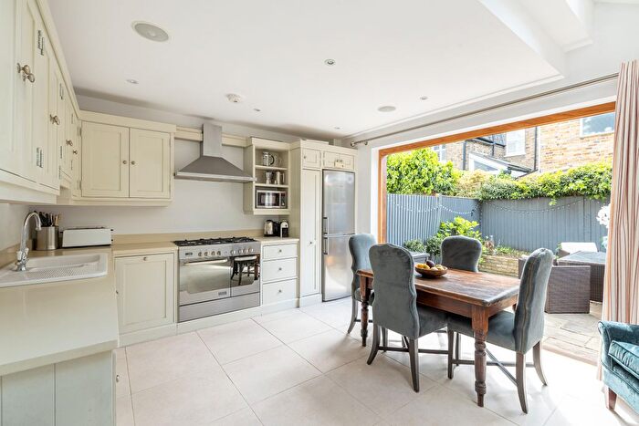3 Bedroom Detached House To Rent In Bramford Road, Wandsworth, Wandsworth, London, SW18