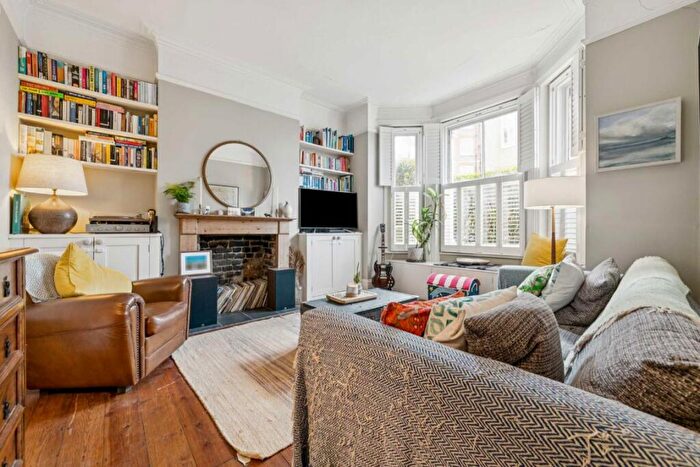 3 Bedroom Flat To Rent In Latchmere Road, Clapham Junction, SW11