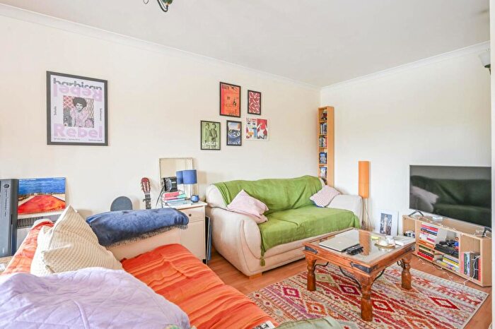 2 Bedroom Flat To Rent In Newlands Quay, Wapping, London, E1W