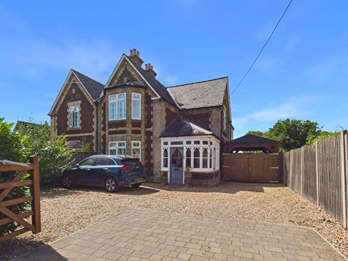 4 Bedroom Semi Detached House For Sale In Lynn Road, Downham Market, PE38
