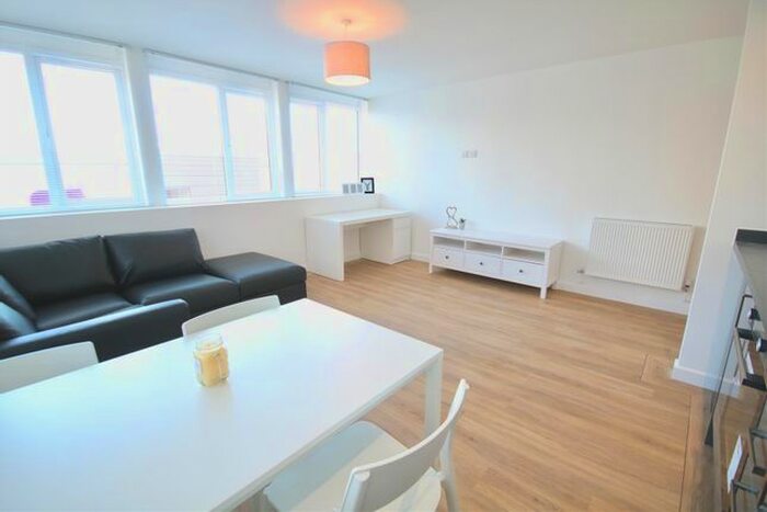 2 Bedroom Flat To Rent In Isambard Brunel Road, Portsmouth, PO1