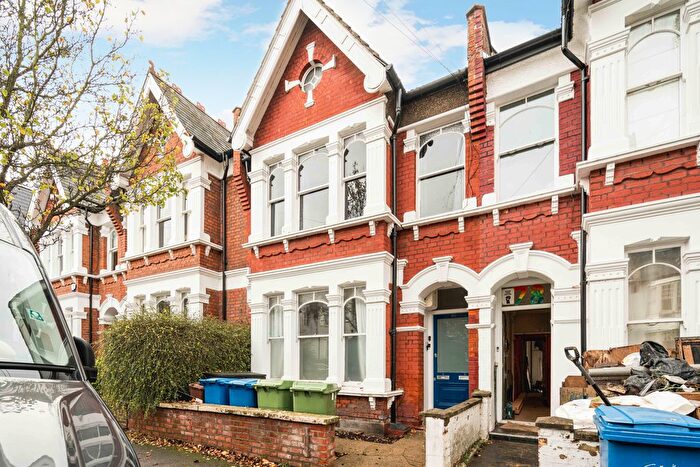 2 Bedroom Flat For Sale In Elfindale Road, London, SE24