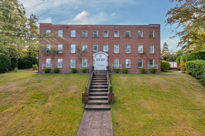 2 Bedroom Flat For Sale In Sunningdale, Berkshire, SL5