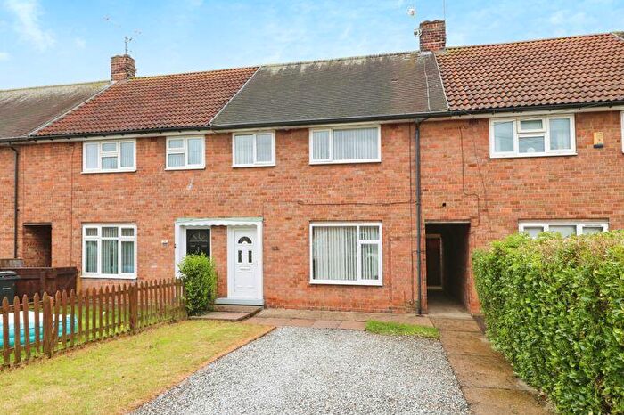 3 Bedroom Terraced House To Rent In Holcombe Close, Hull, HU8