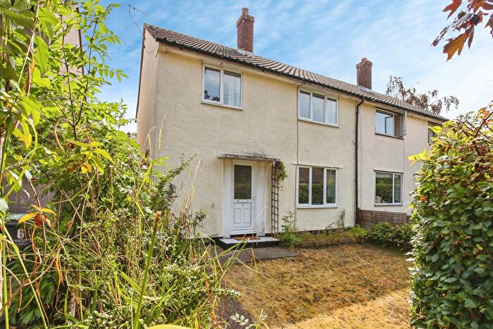 3 Bedroom Semi-Detached House For Sale In Knight Road, Tonbridge, Kent, TN10