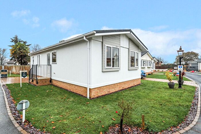 2 Bedroom Mobile/park Home For Sale In Dolbeare Court, Landrake, Saltash, Cornwall, PL12