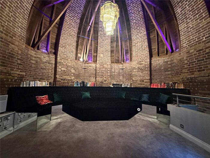 3 Bedroom Penthouse To Rent In Royal Drive, London, N11