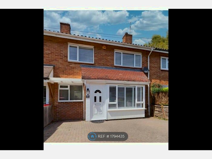 3 Bedroom Terraced House To Rent In Gainsborough Road, Crawley, RH10