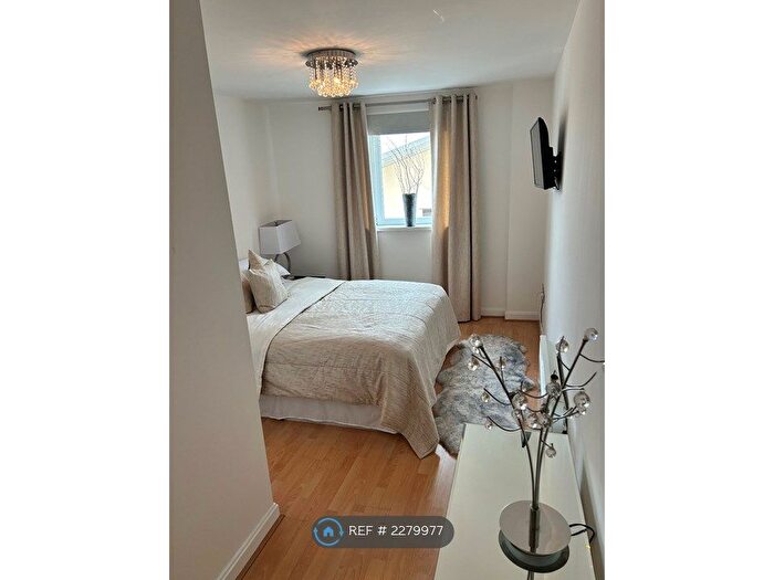 2 Bedroom Flat To Rent In Bute Crescent, Cardiff, CF10