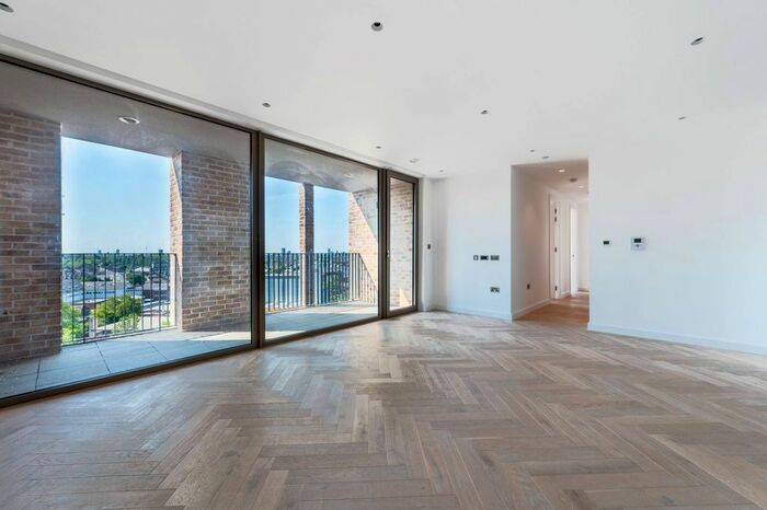 3 Bedroom Flat To Rent In Oberman Road, Neasden, London, NW10