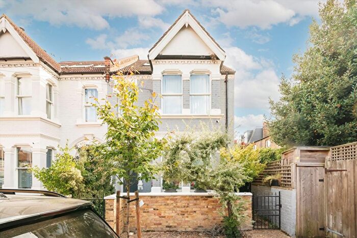 1 Bedroom Flat For Sale In Allison Road, Acton, W3