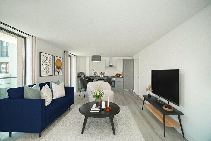 1 Bedroom Flat For Sale In Savoy Place, Farnborough, Hampshire, GU14