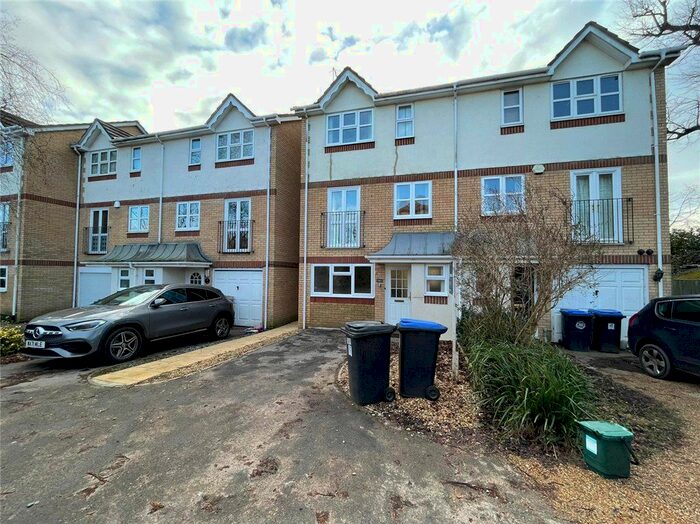 4 Bedroom Semi-Detached House To Rent In Alexandra Gardens, Knaphill, Woking, Surrey, GU21