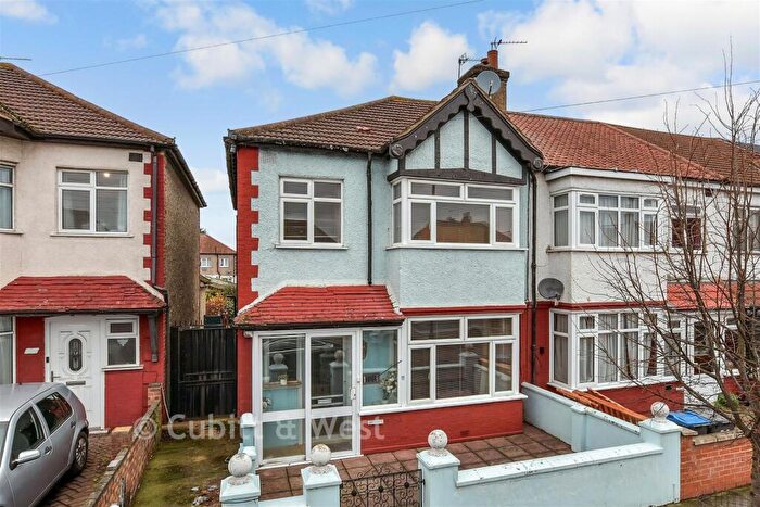 3 Bedroom End Of Terrace House For Sale In Manor Road, Mitcham, Surrey, CR4