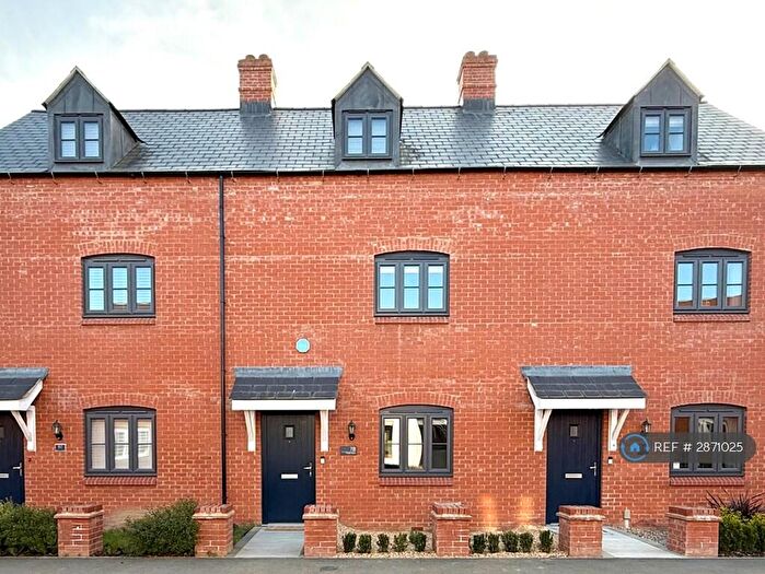 3 Bedroom Terraced House To Rent In Field View, Brackley, NN13