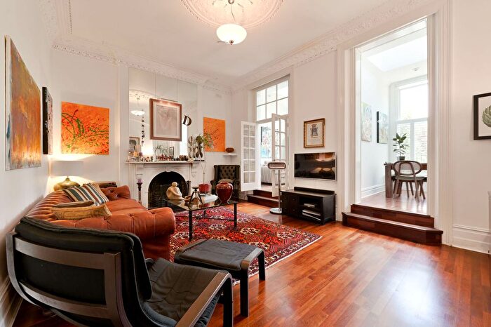 2 Bedroom Flat For Sale In Haven Green, Ealing, London, W5