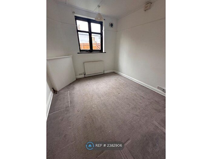 2 Bedroom Maisonette To Rent In Norbiton Avenue, Kingston Upon Thames, Surrey, KT1