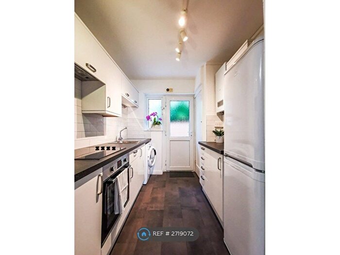 2 Bedroom Flat To Rent In Bath Road, Reading, RG1