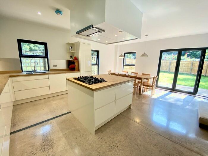 4 Bedroom Semi-Detached House To Rent In St Annes, Oak Cottage, BS4