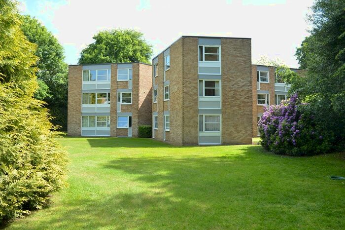 2 Bedroom Flat To Rent In Heathside, Weybridge, KT13