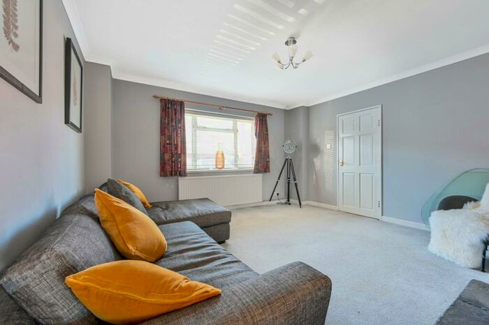 3 Bedroom Terraced House To Rent In Yew Tree Drive, Guildford, GU1