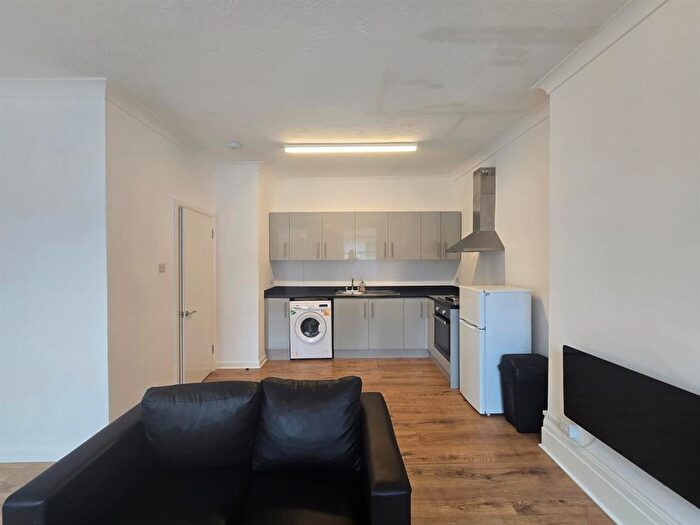 1 Bedroom Flat To Rent In Sun Street, Waltham Abbey, EN9