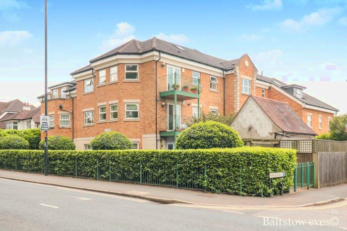 2 Bedroom Apartment To Rent In Holywell Lodge, The Ridgeway, EN2