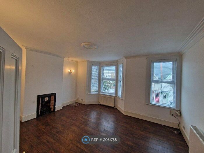 3 Bedroom Flat To Rent In Temple Road, Croydon, CR0